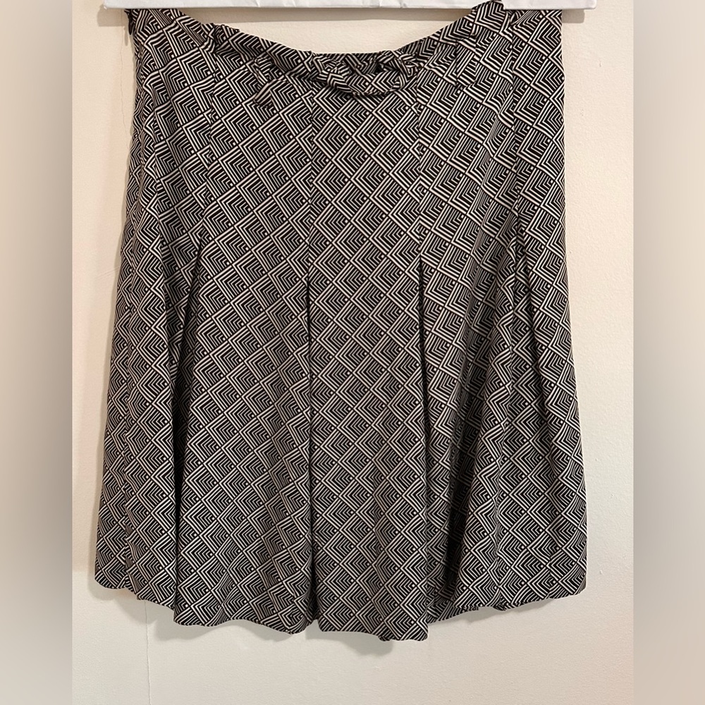 silk Banana republic pleated skirt printed (with lining)
Size 10
23” outseam